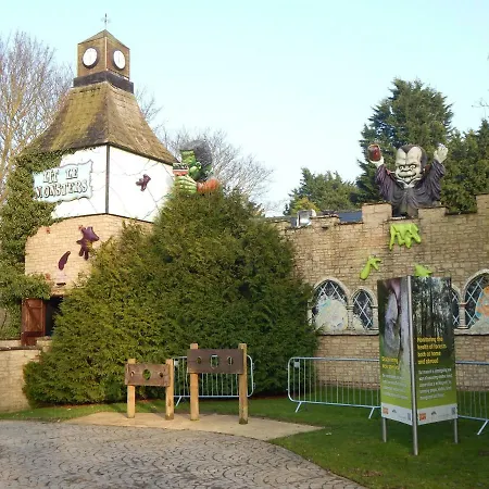 Flamingo Land - Woodlands W42 *